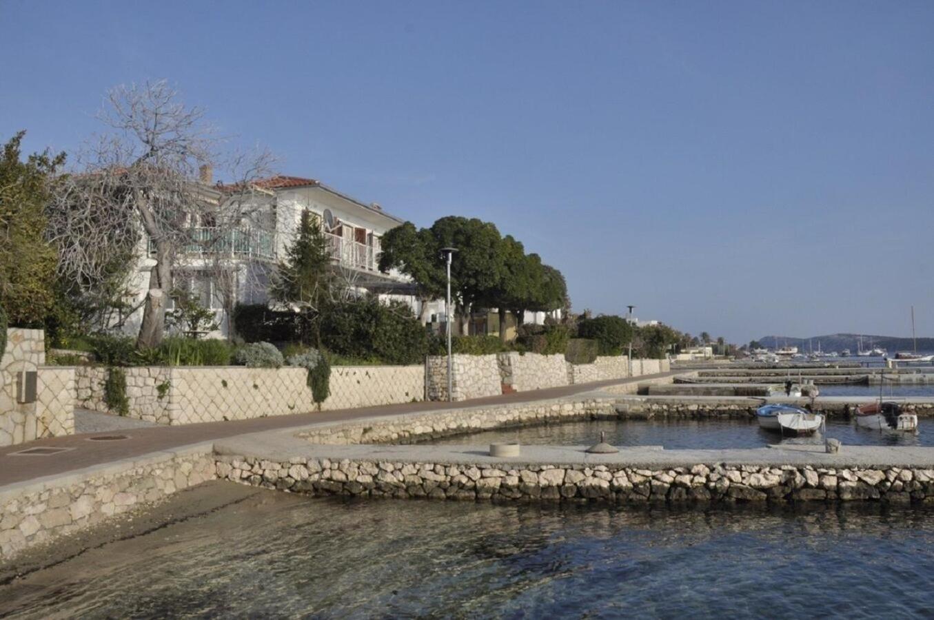 Apartments Petar - 6M From The Sea Barbat na Rabu Kültér fotó